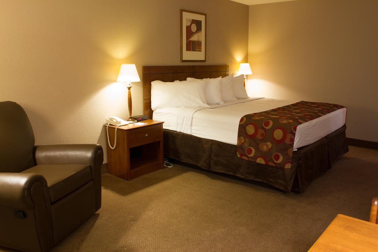 Ramada By Wyndham Bismarck - thumb 1