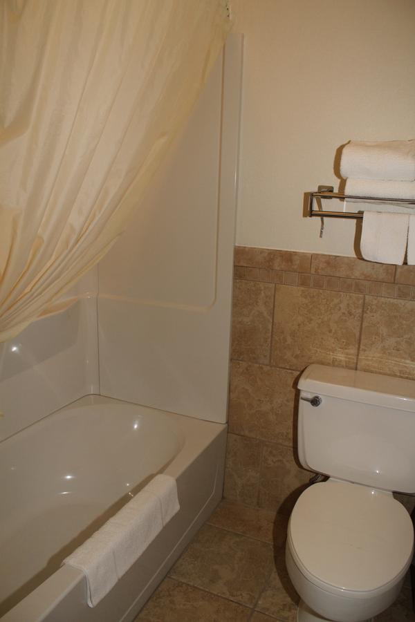 Fargo Inn And Suites - thumb 12