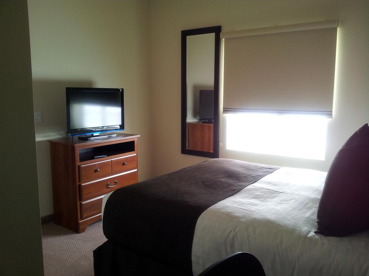 Noble Inn Minot - thumb 36