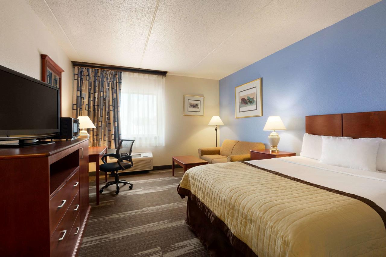 Ramada By Wyndham Fargo - thumb 33