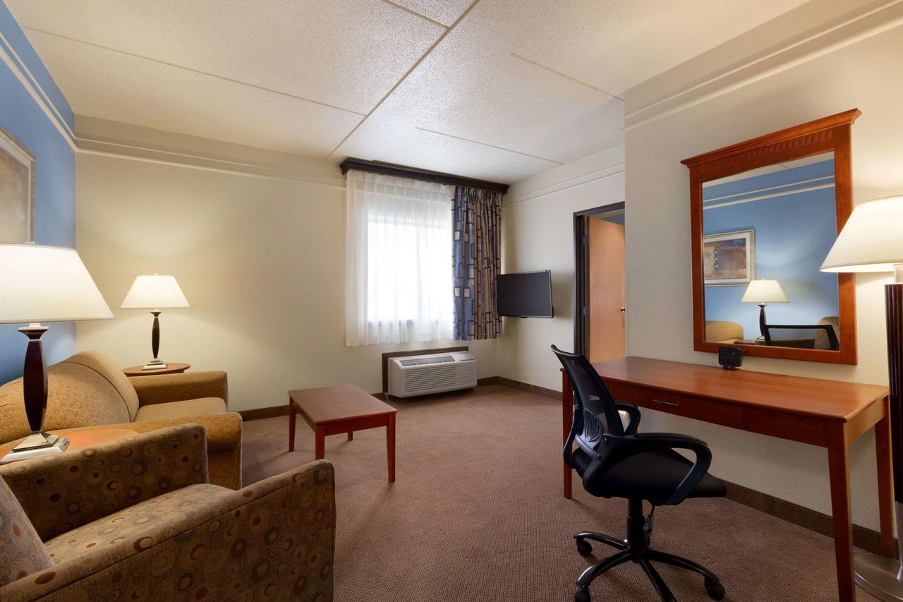 Ramada By Wyndham Fargo - thumb 37