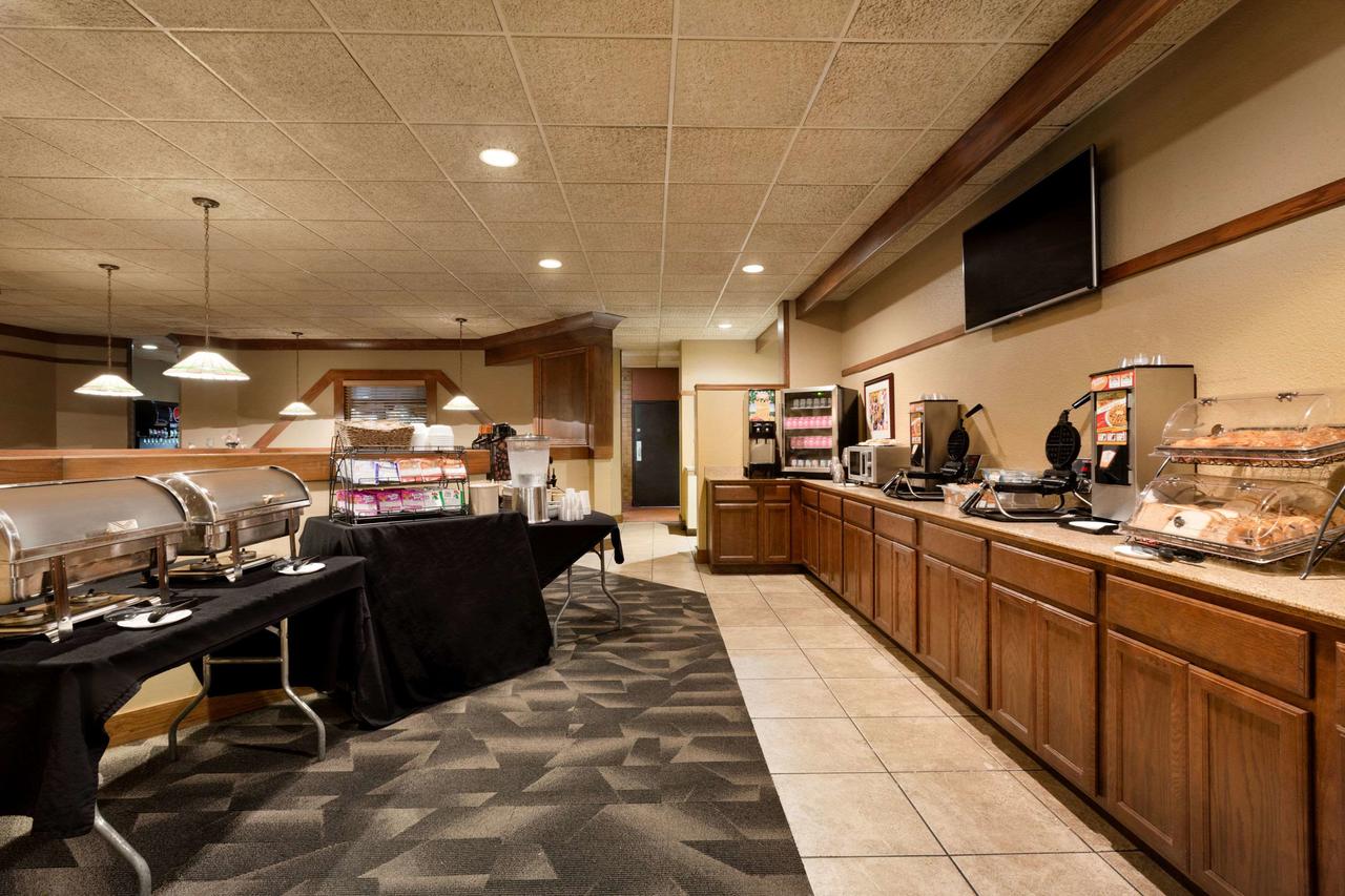 Ramada By Wyndham Fargo - thumb 35