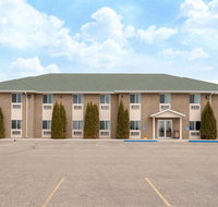 Super 8 by Wyndham Bottineau - Accommodation Michigan