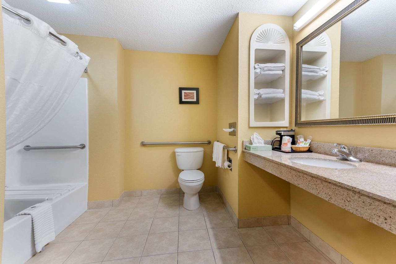 Comfort Suites Findlay I-75 - thumb 14