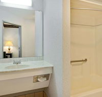 Days Inn by Wyndham Lisbon - Accommodation Michigan