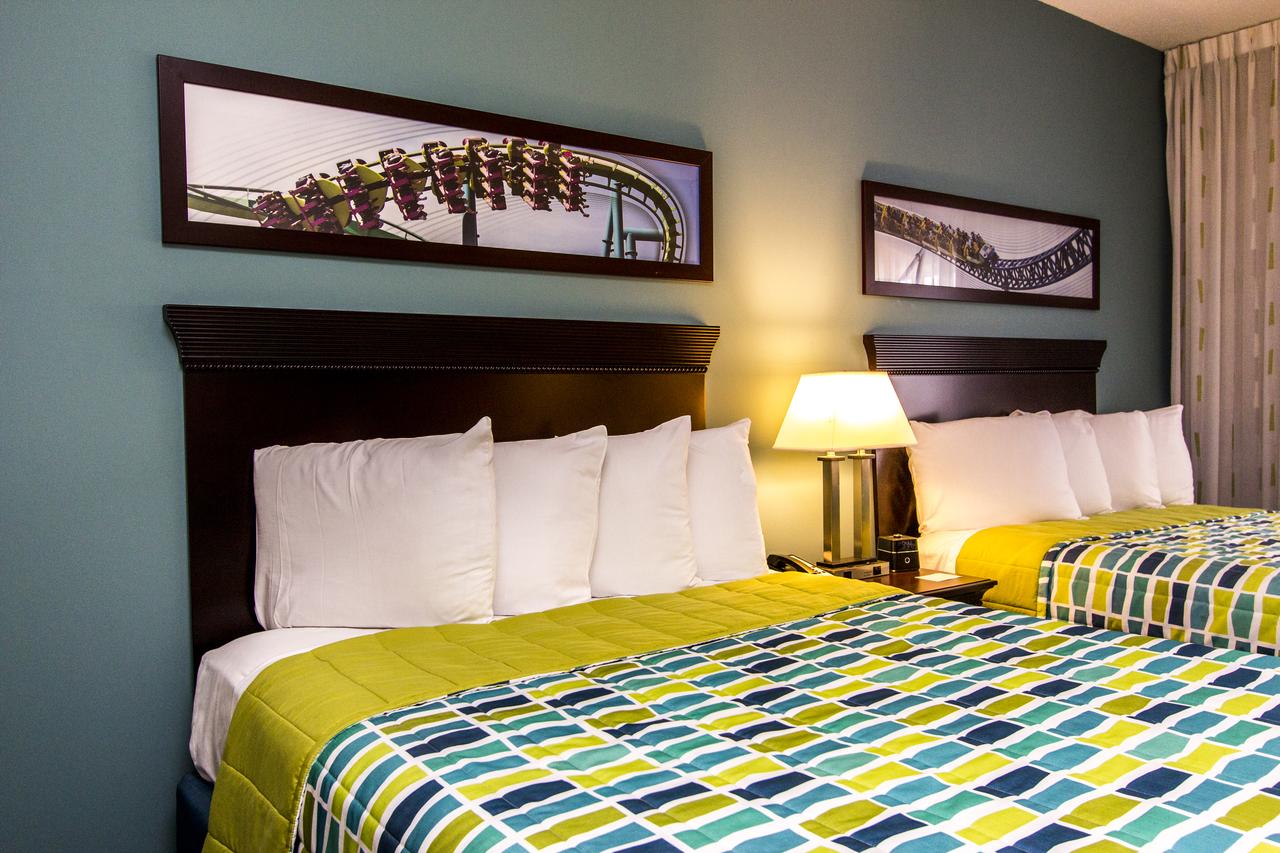 Cedar Point's Express Hotel - thumb 38