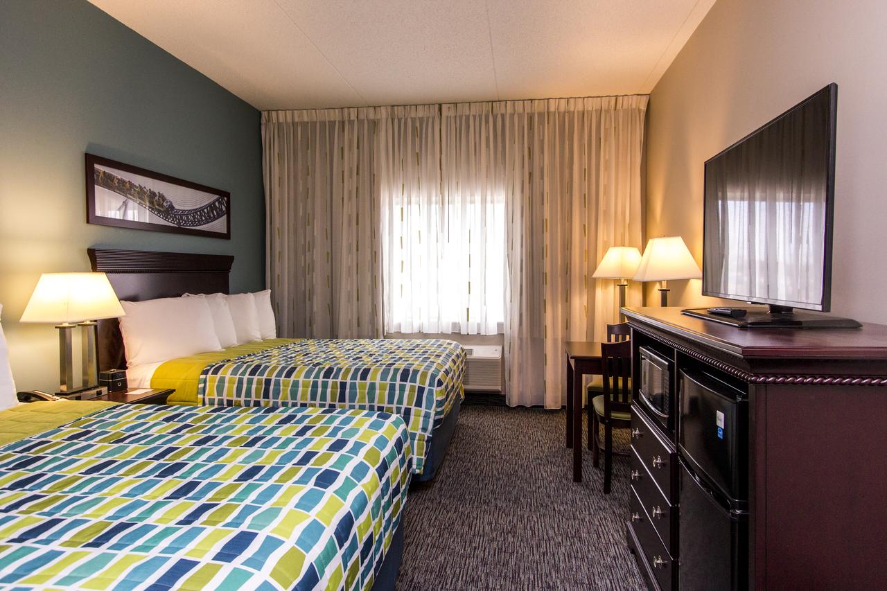 Cedar Point's Express Hotel - thumb 23