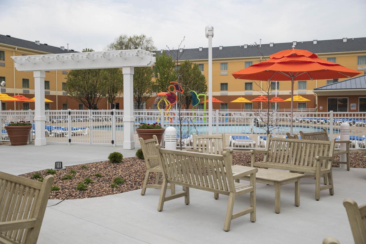 Cedar Point's Express Hotel - thumb 14