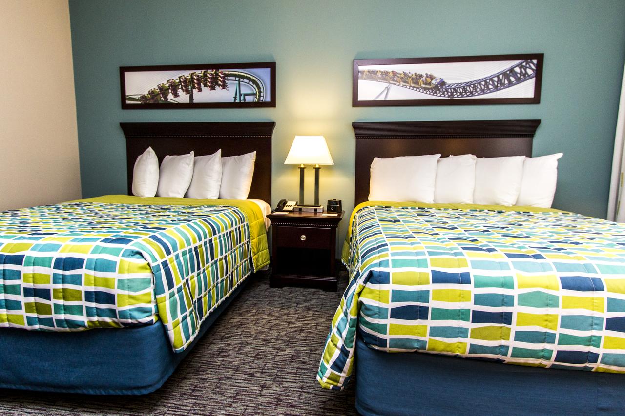 Cedar Point's Express Hotel - thumb 21