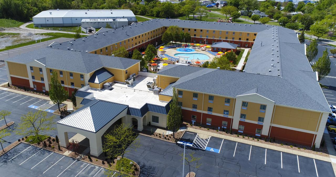 Cedar Point's Express Hotel - thumb 2