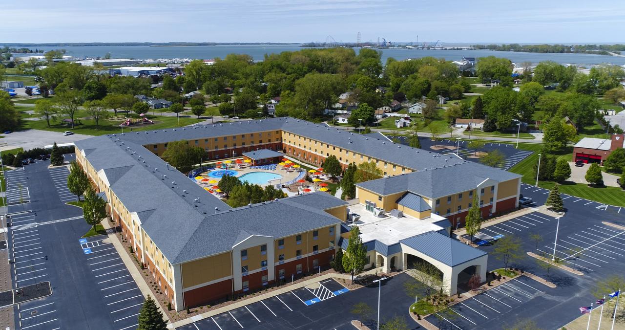 Cedar Point's Express Hotel - thumb 0