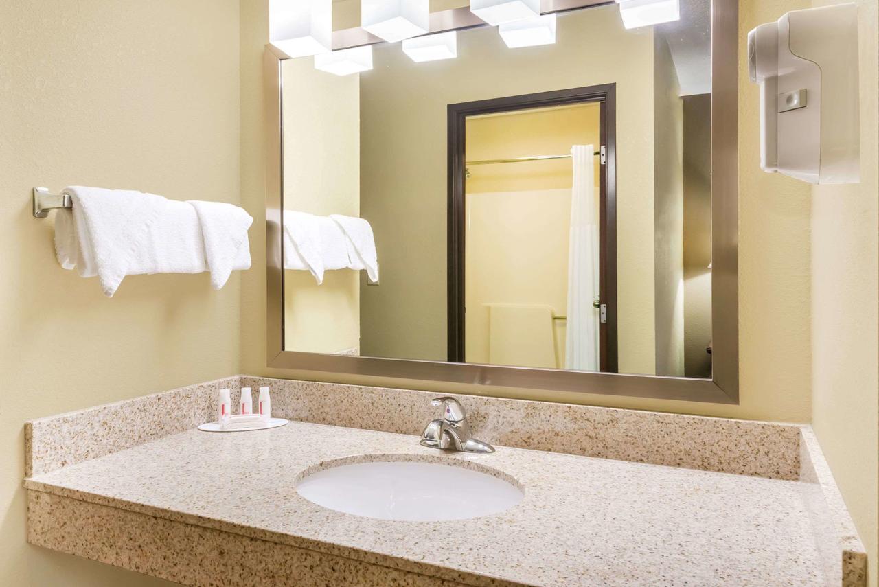 Baymont By Wyndham Athens - thumb 17