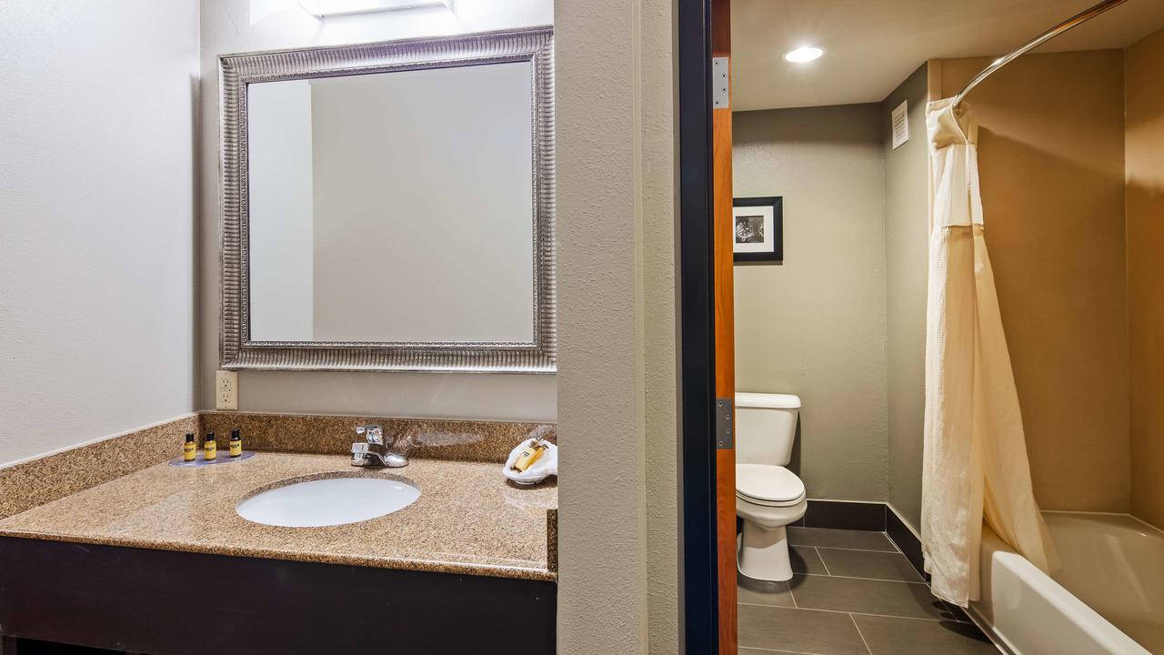 Best Western Plus Midwest City Inn & Suites - thumb 14