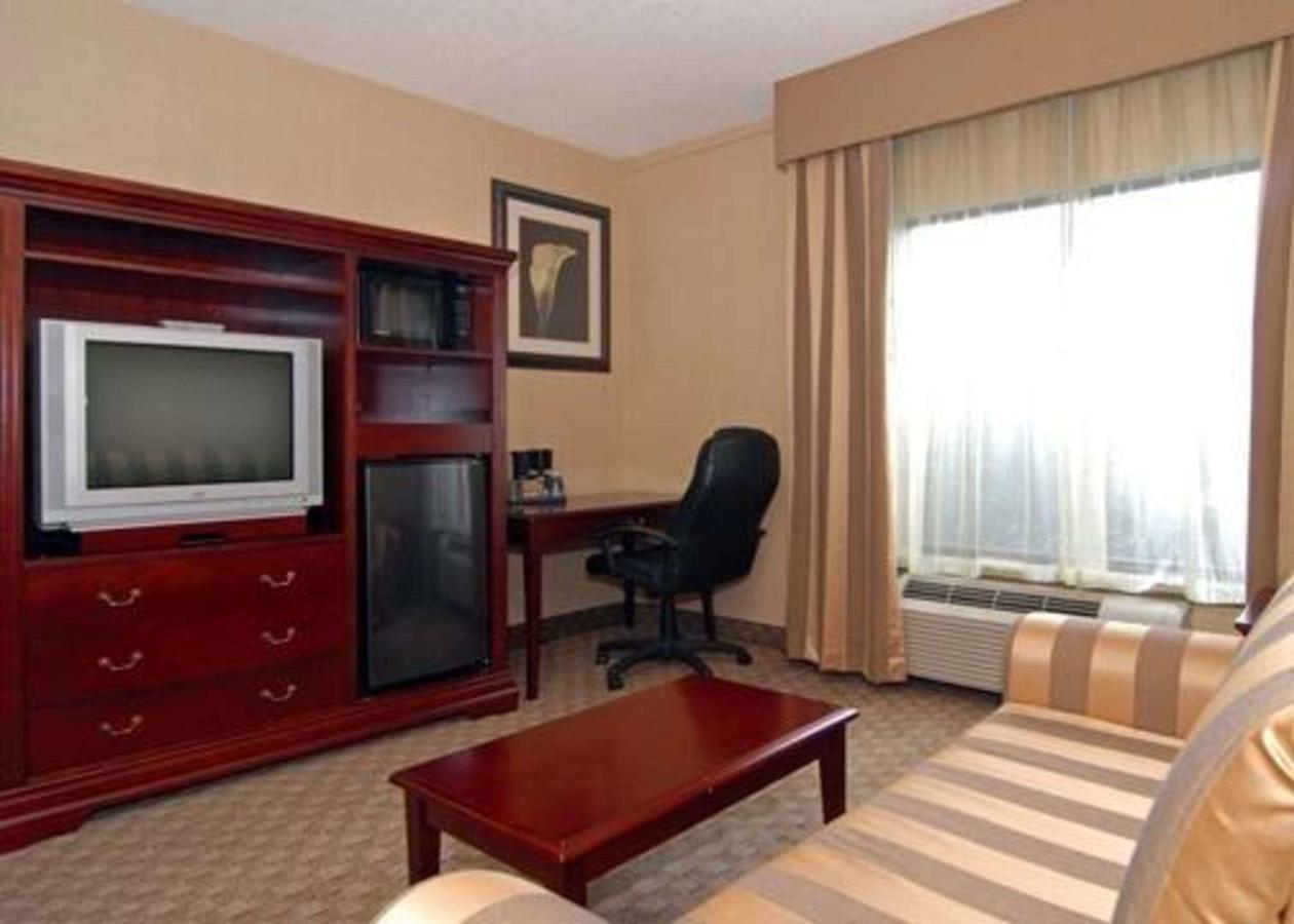 Quality Inn & Suites Bensalem - thumb 1