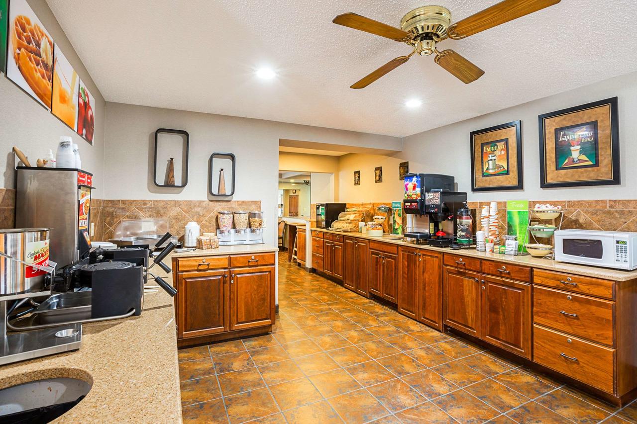 Quality Inn Mitchell - thumb 13