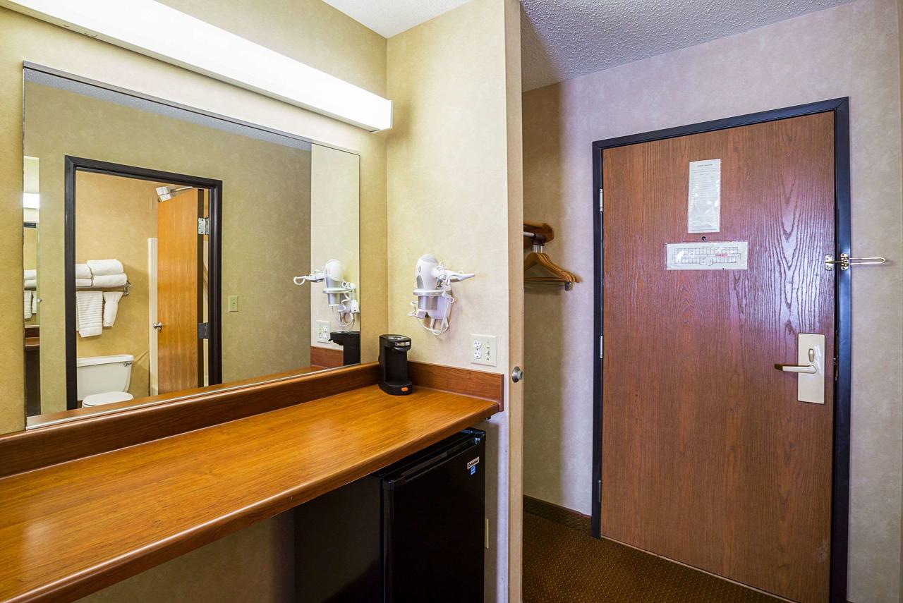 Quality Inn Mitchell - thumb 2