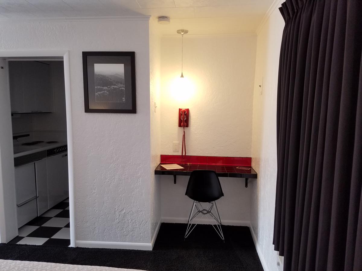 Rocket Motel - thumb 14