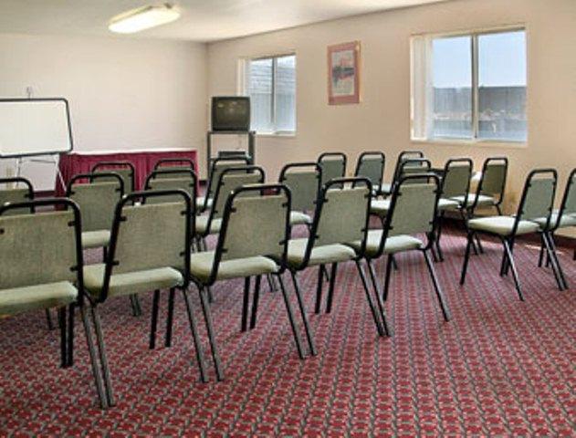 Ramada By Wyndham Sioux Falls - thumb 11