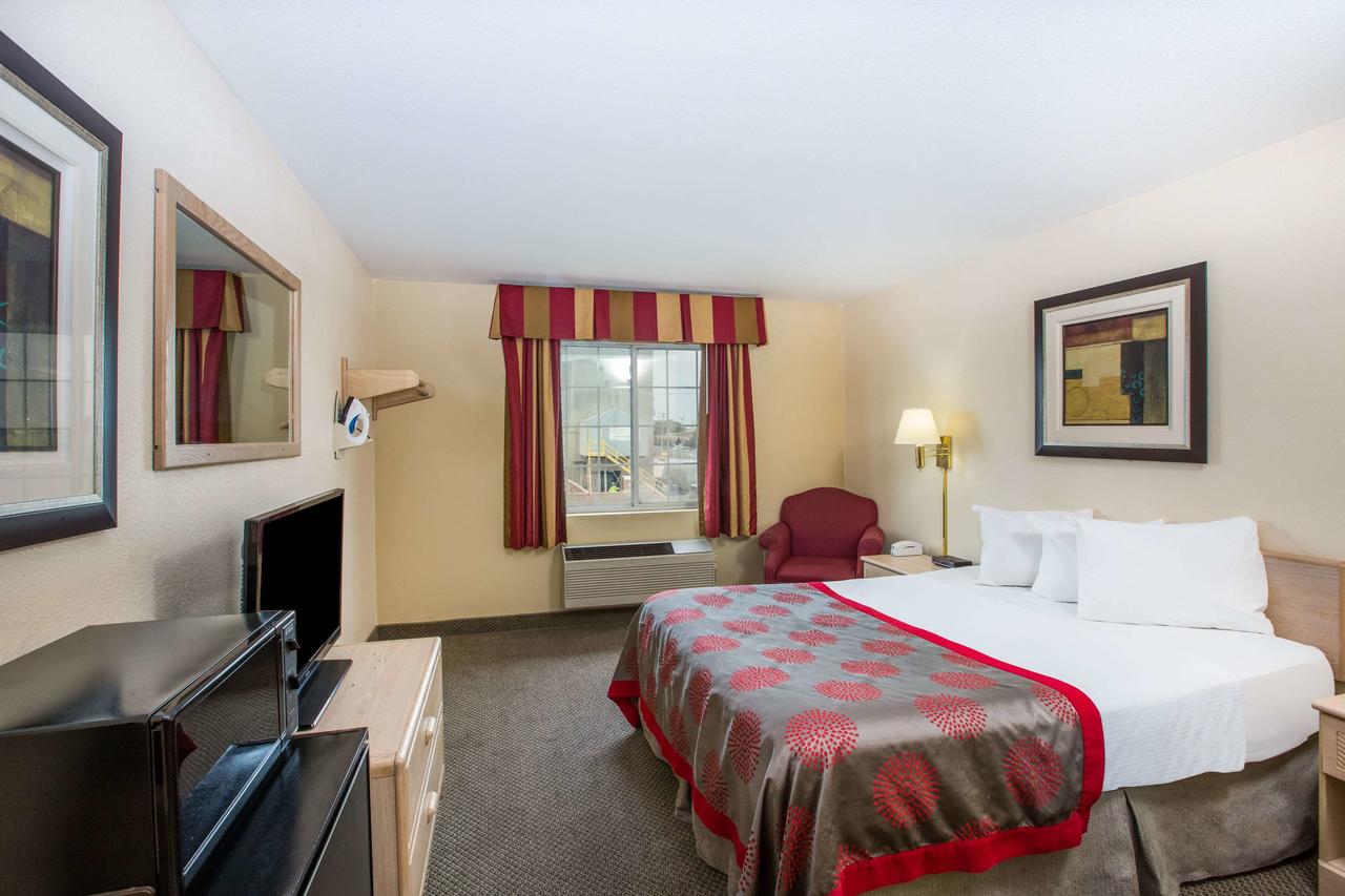 Ramada By Wyndham Sioux Falls - thumb 20