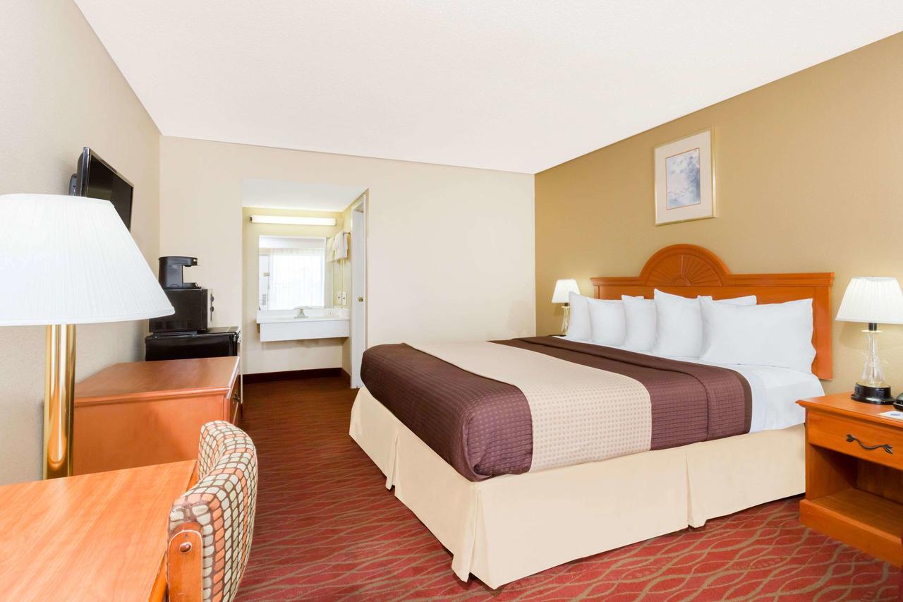 Days Inn By Wyndham Staunton - thumb 35