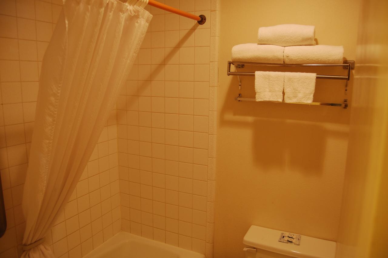 Western Inn Lakewood - thumb 15