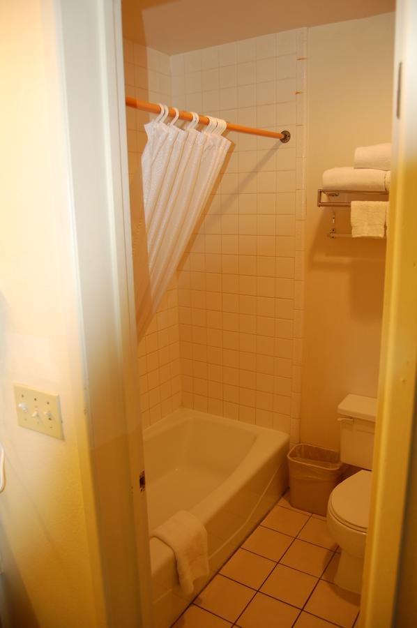 Western Inn Lakewood - thumb 16