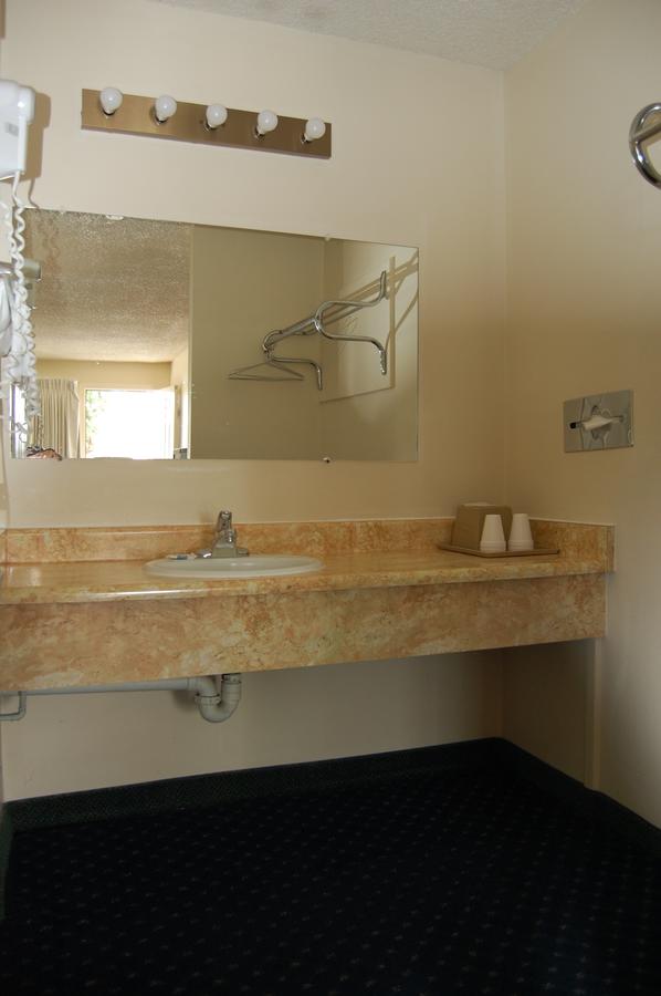 Western Inn Lakewood - thumb 6