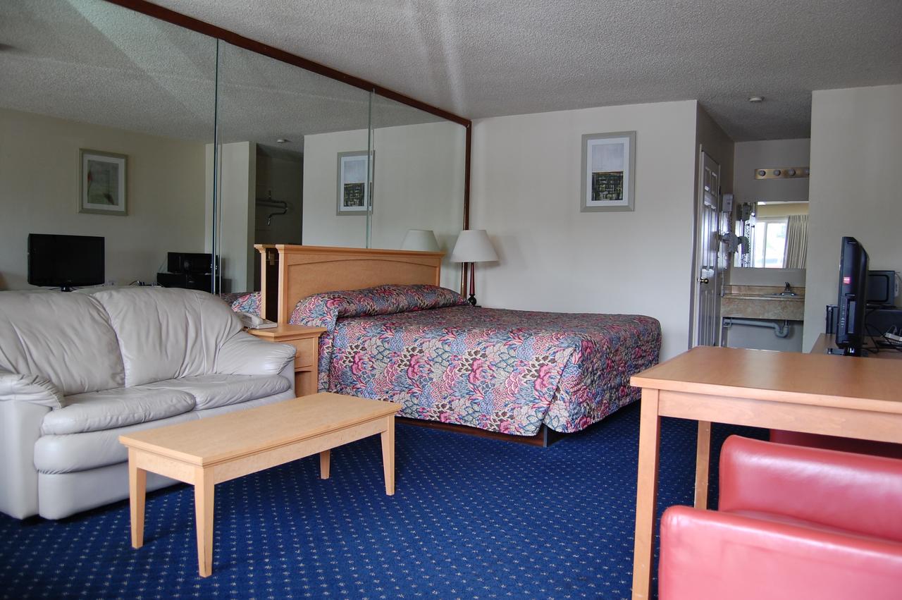 Western Inn Lakewood - thumb 4