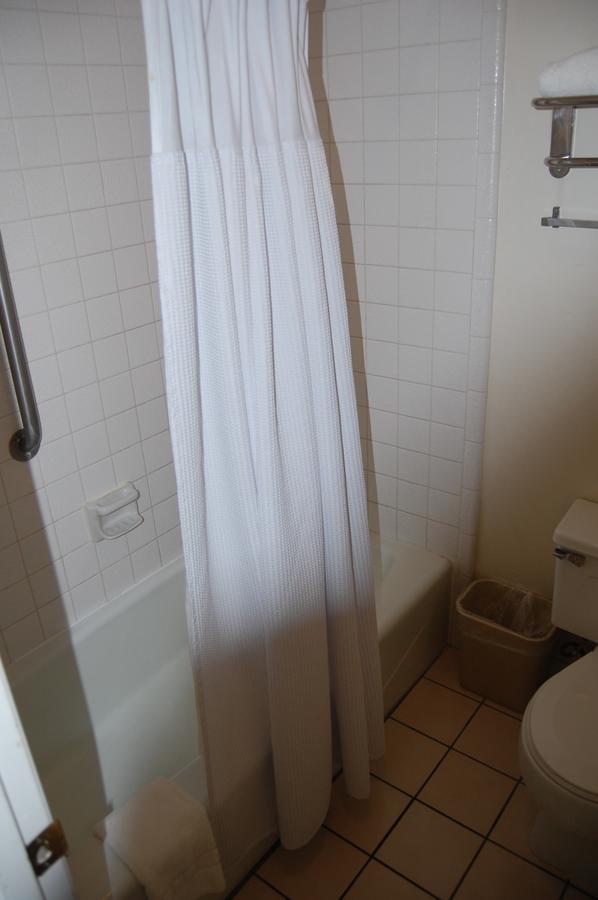 Western Inn Lakewood - thumb 9