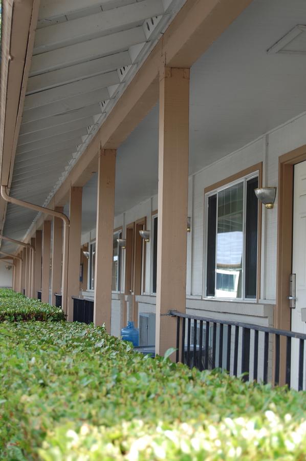 Western Inn Lakewood - thumb 26