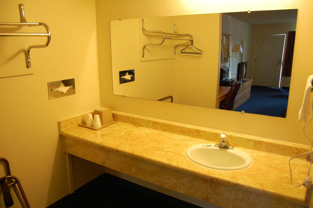 Western Inn Lakewood - thumb 14