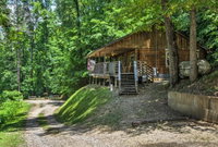 'Bear Den' Cabin with Hot Tub - 4Mi to Nantahala River Accommodation Michigan