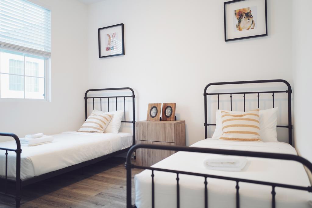 *Brand New* 4 Bedroom Modern Condo - thumb 1