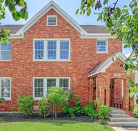 2 UNITS - CENTRAL Houston - 6 BR 4 Bath - Gated Parking - Accommodation Michigan