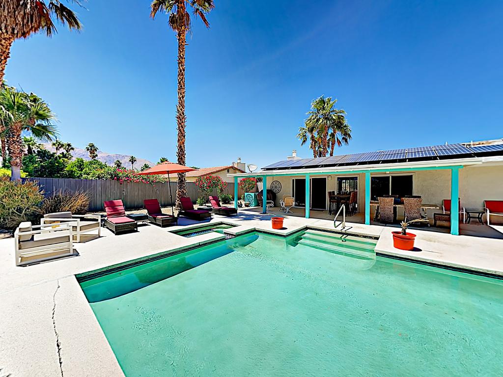 3Br/2Ba Oasis In Prime Locale W/ Large Pool & Hot Tub Home - thumb 2