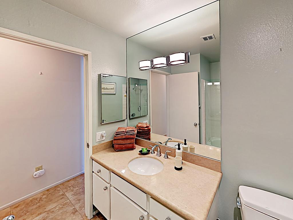 3Br/2Ba Oasis In Prime Locale W/ Large Pool & Hot Tub Home - thumb 3