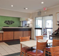 AmericInn by Wyndham Davenport - Accommodation Michigan