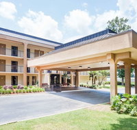 Baymont by Wyndham Pensacola - Accommodation Michigan