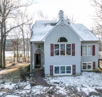 Beautiful Ski  Mountain View Home by the Lake - Accommodation Michigan