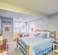Beulah House - Steps to Crystal Lake Beach - Accommodation Michigan