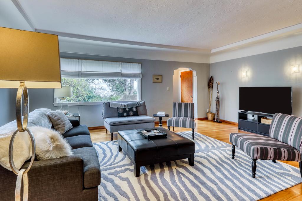 Bungalow By The Sea - thumb 2