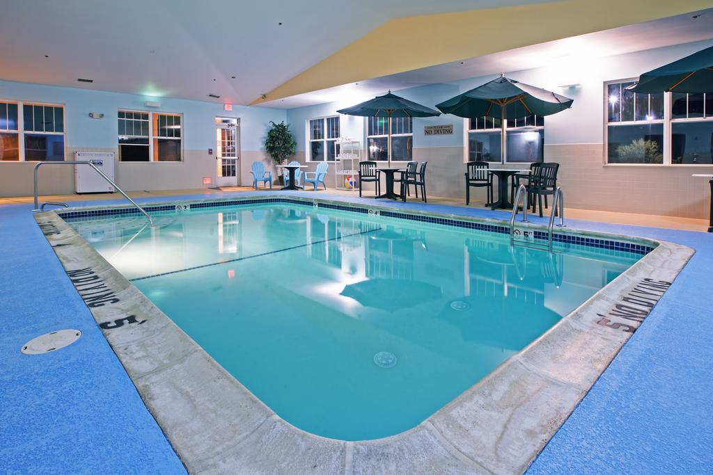Country Inn & Suites By Radisson, Lansing, MI - thumb 2