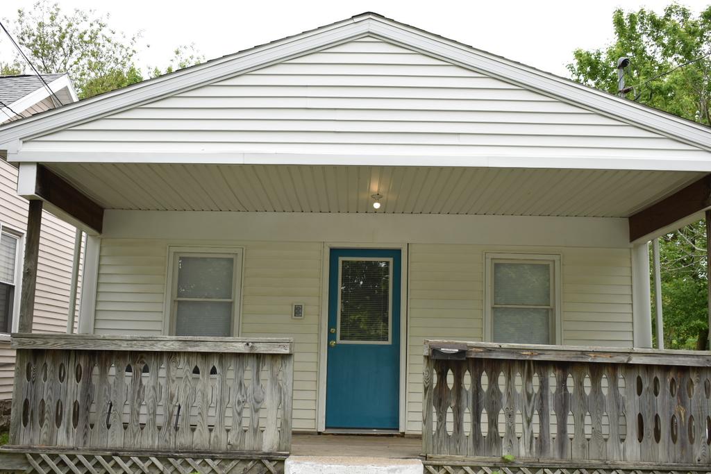 Cozy 2 Bedroom House - thumb 2