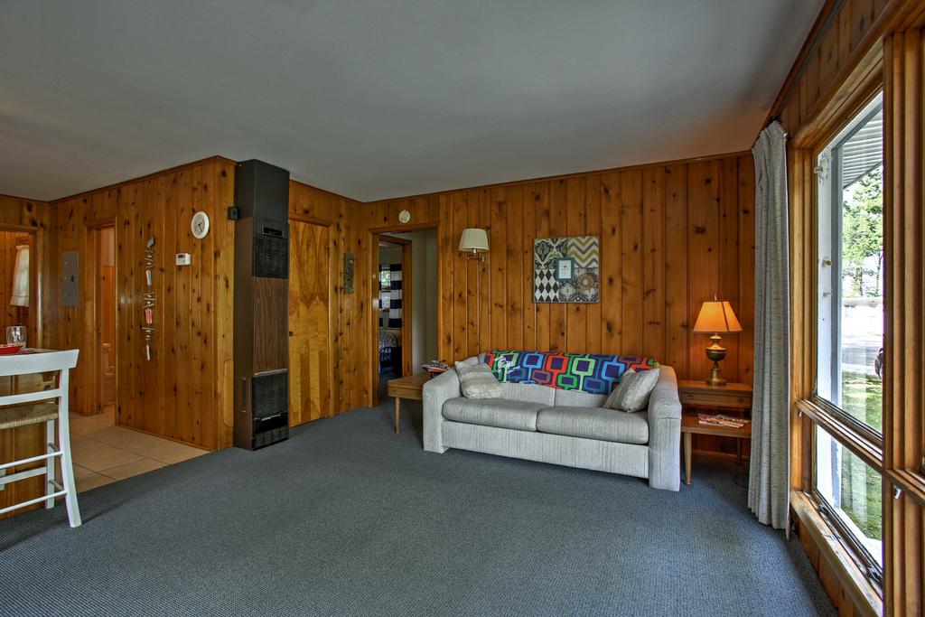 Cozy Alanson Cottage - Steps To Dock On Burt Lake! - thumb 3