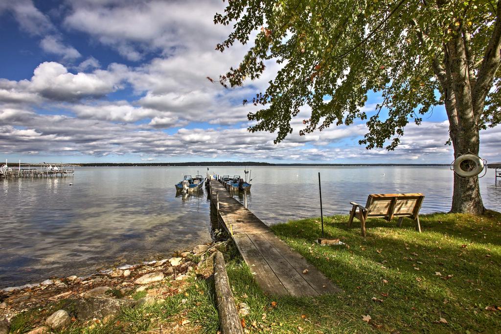 Cozy Alanson Cottage - Steps To Dock On Burt Lake! - thumb 2