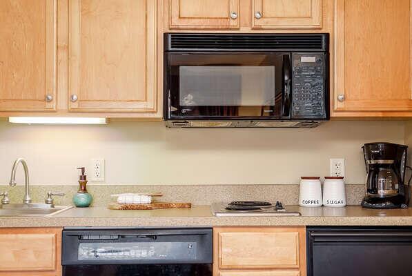 Cozy Beach Front Condo @ The Shores - thumb 2