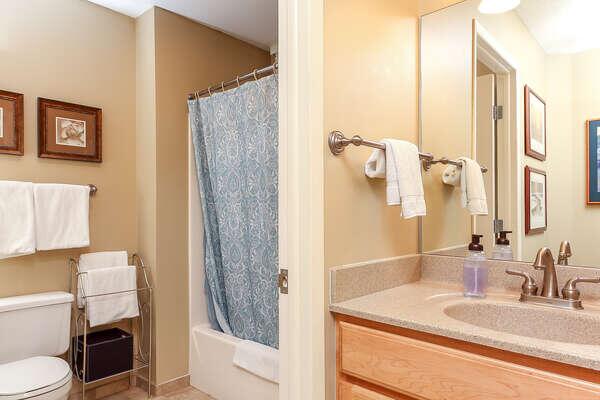 Cozy Beach Front Condo @ The Shores - thumb 1