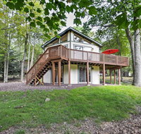 Cozy Lake Harmony Home with Deck - Between 2 Lakes - Accommodation Michigan