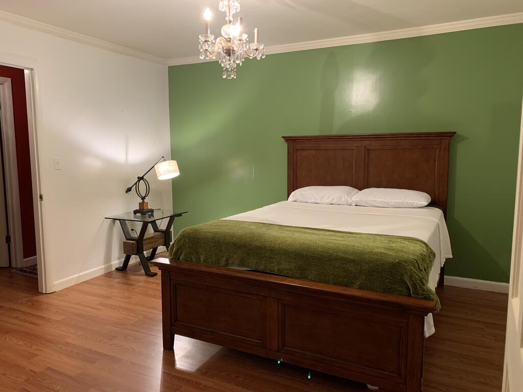 Cozy, Spacious Home Away From Home Getaway! - thumb 1