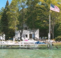 Crystal Pines - Accommodation Michigan
